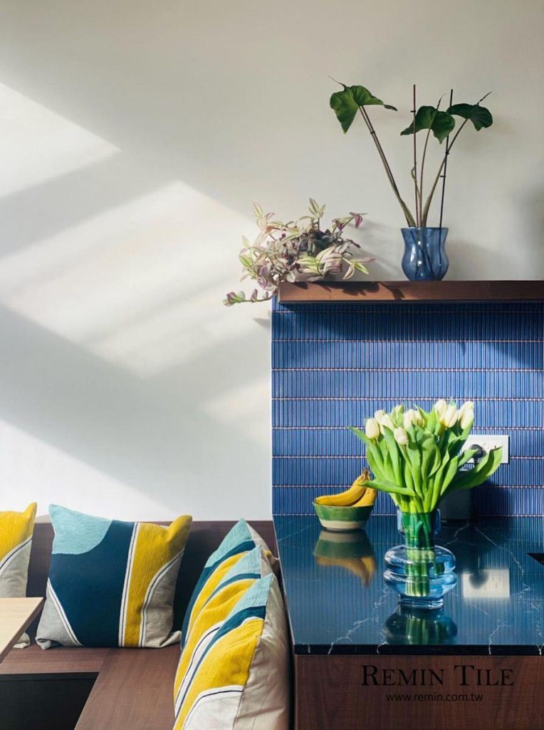 亮面細條窯變馬賽克 進口 9.2×1.2 石英磚 和風壁磚 亮藍色 浴室壁磚