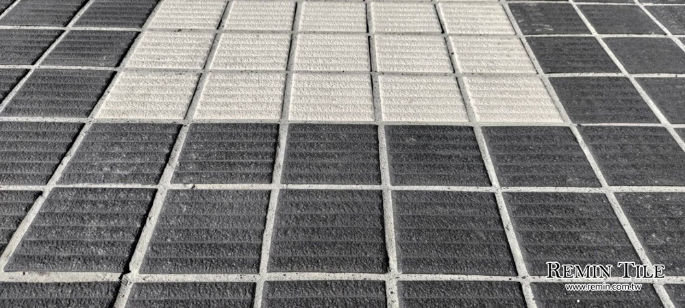 波紋面 防滑步道磚 10×10 窯燒花崗磚 廣場磚