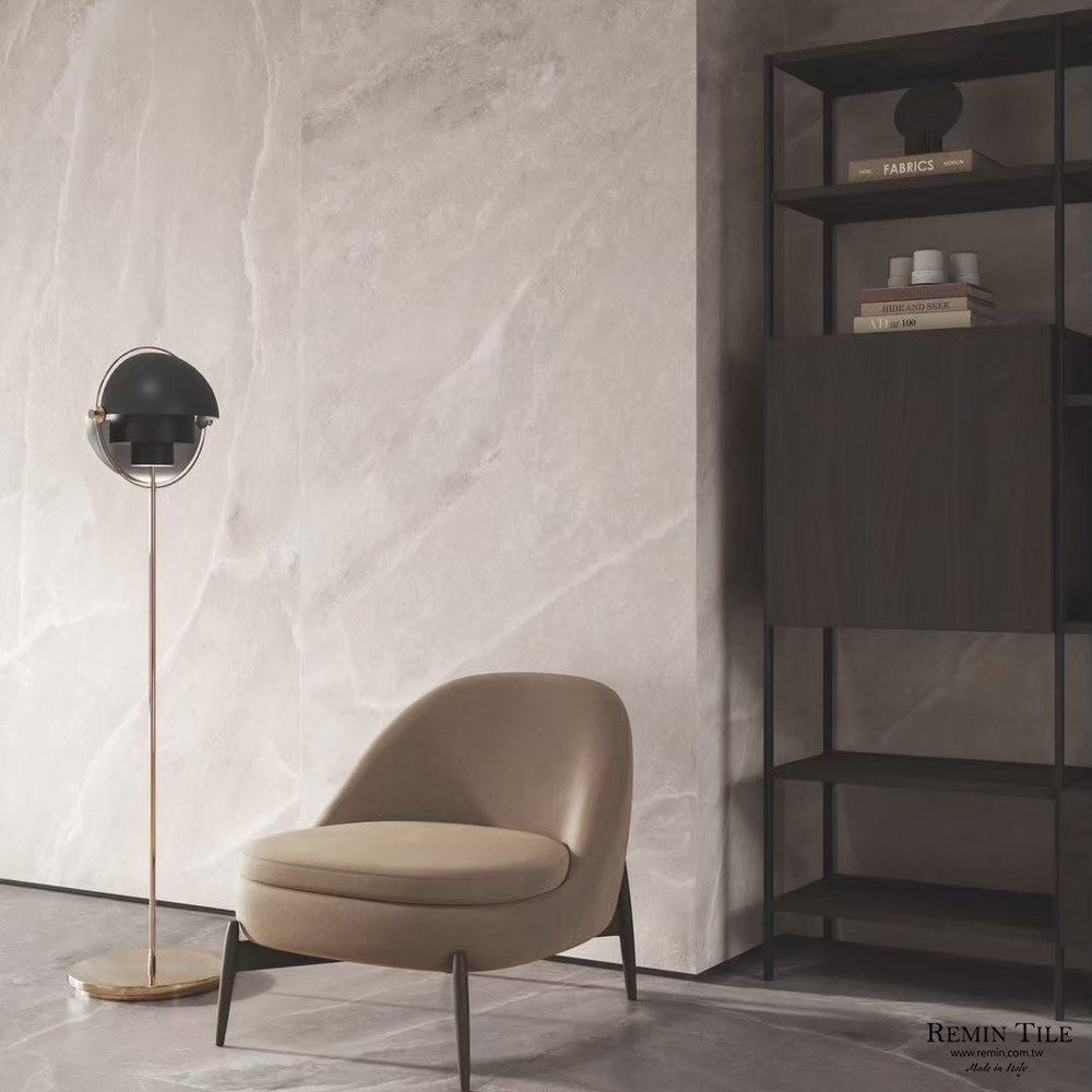 巔峰石 淺灰 霧面板岩薄大板｜義大利120×278石英磚｜客廳餐廳壁地