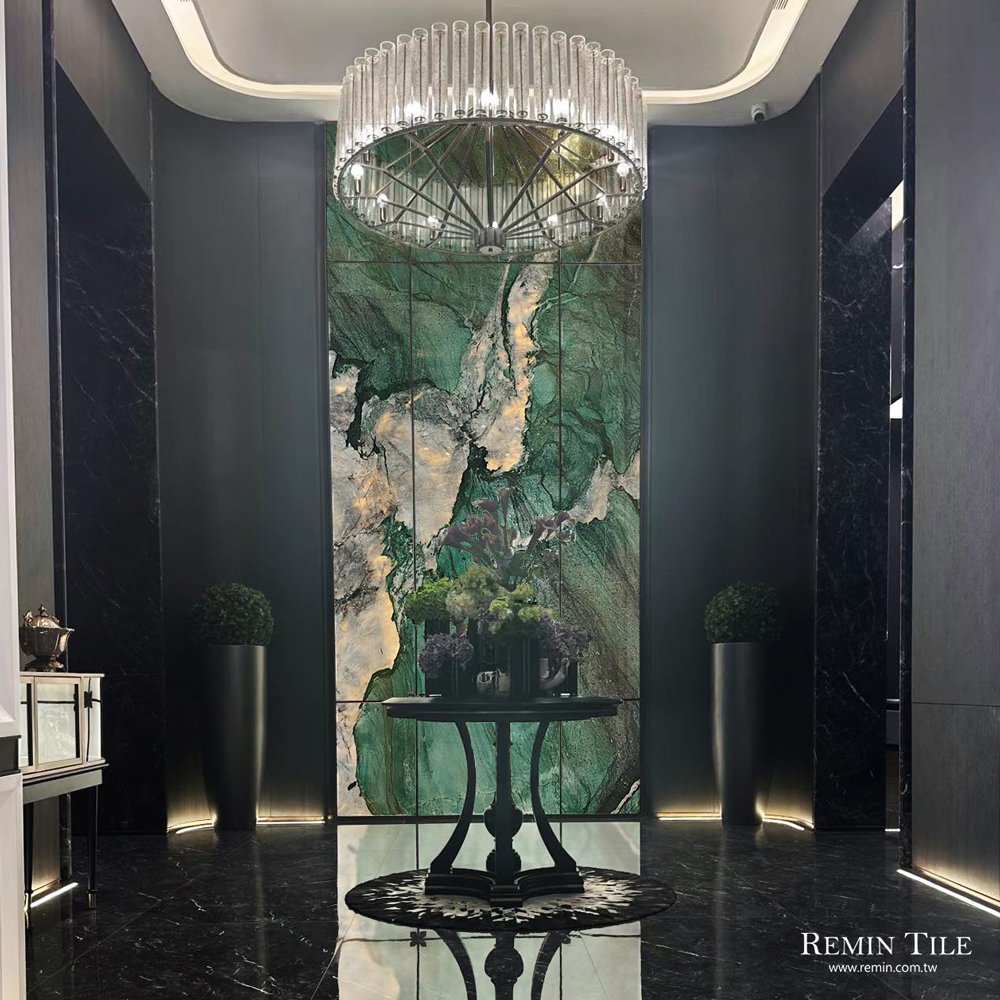 百達翡翠 亮面連紋石紋大板磚｜120×270石英磚｜綠色挑高壁磚