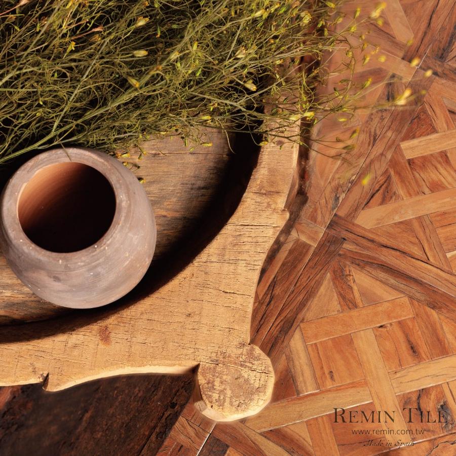 迪奧 艾曼紐二世迴廊 拼接木紋磚｜西班牙45×45石英磚｜地磚