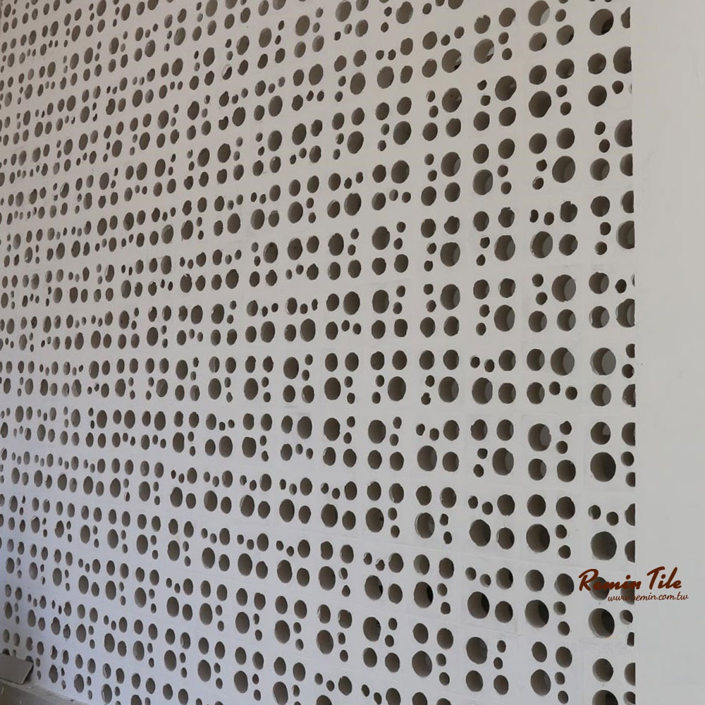 花格磚 窗格磚 隔間牆 採光 白色