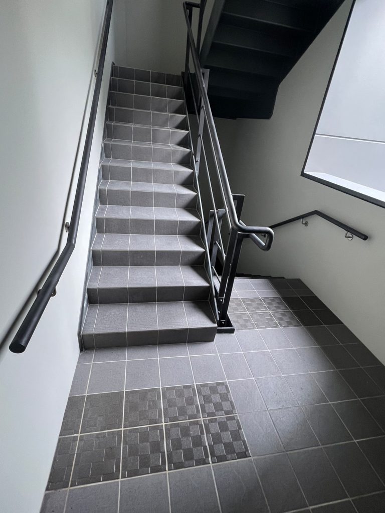 止滑樓梯磚 灰色 20*27 20*20