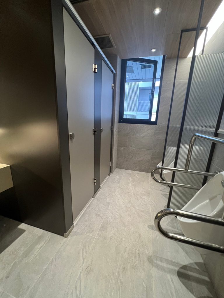 公共廁所 地磚 壁磚 板岩磚 灰色