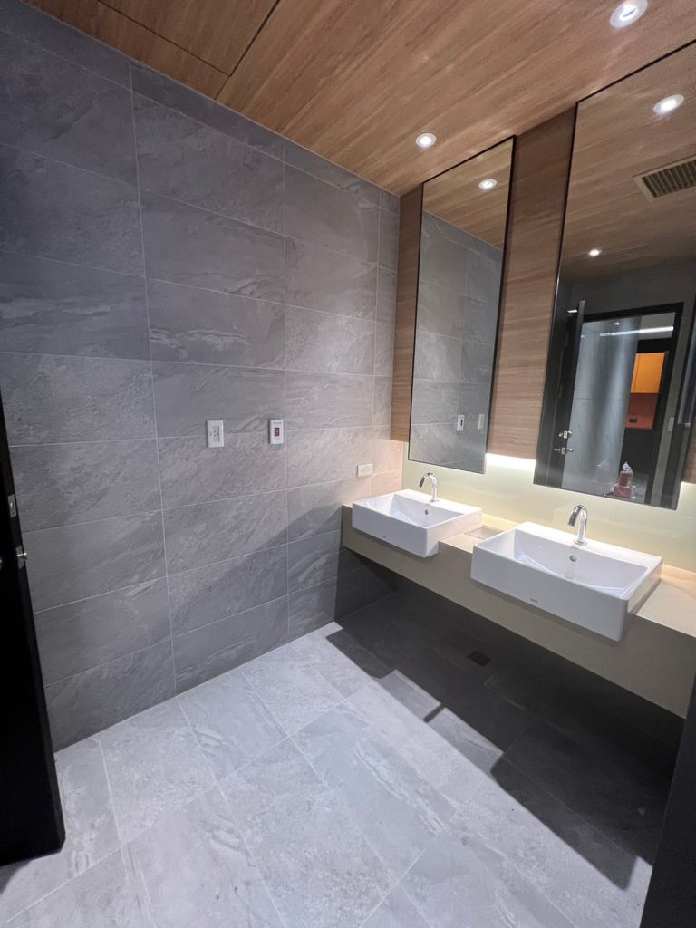 公共廁所 地磚 壁磚 板岩磚 灰色