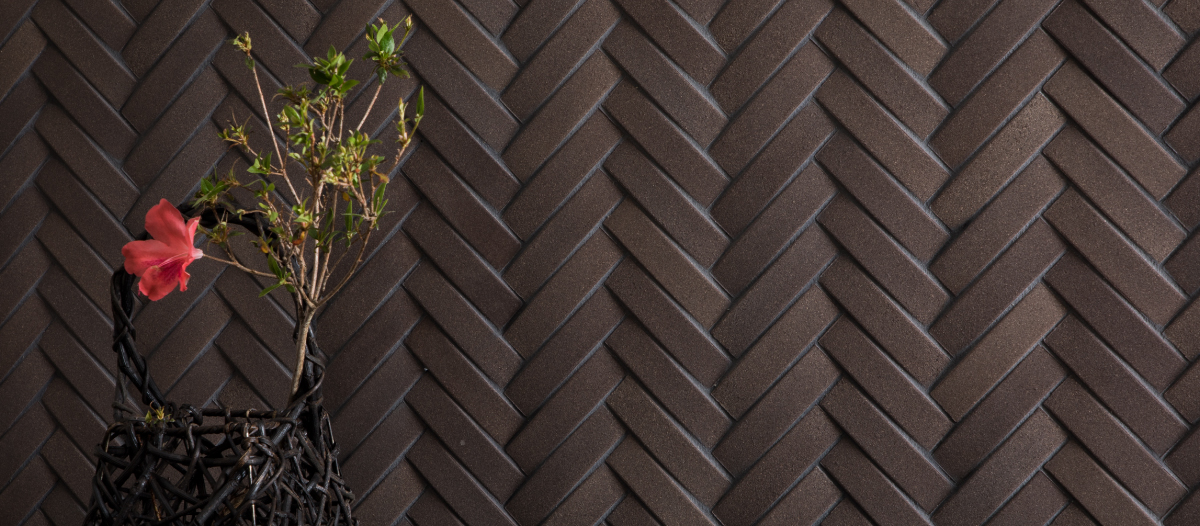 立體人字馬賽克 日本製 9.2*2.3 石質 棕色 巧克力色 壁磚