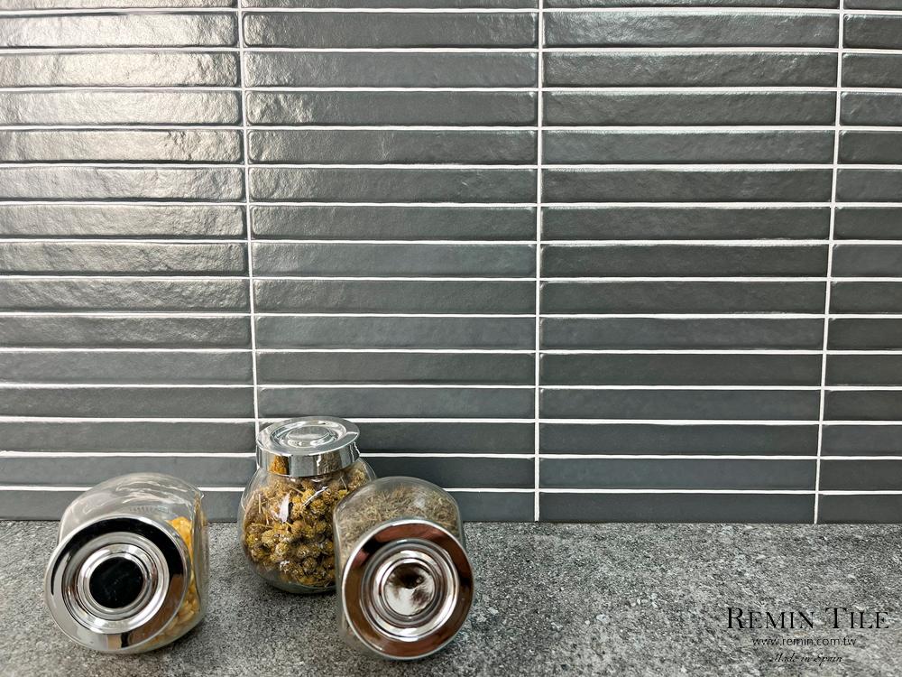 長條馬賽克 琉璃織羽 35*35 餐廳壁磚 廚房壁磚 防濺板 黑色