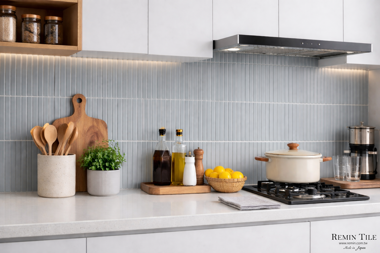 細條馬賽克 馬卡龍 1.5*14.5 29.7*29.7 石英磚 日本 粉藍色 餐廳壁磚