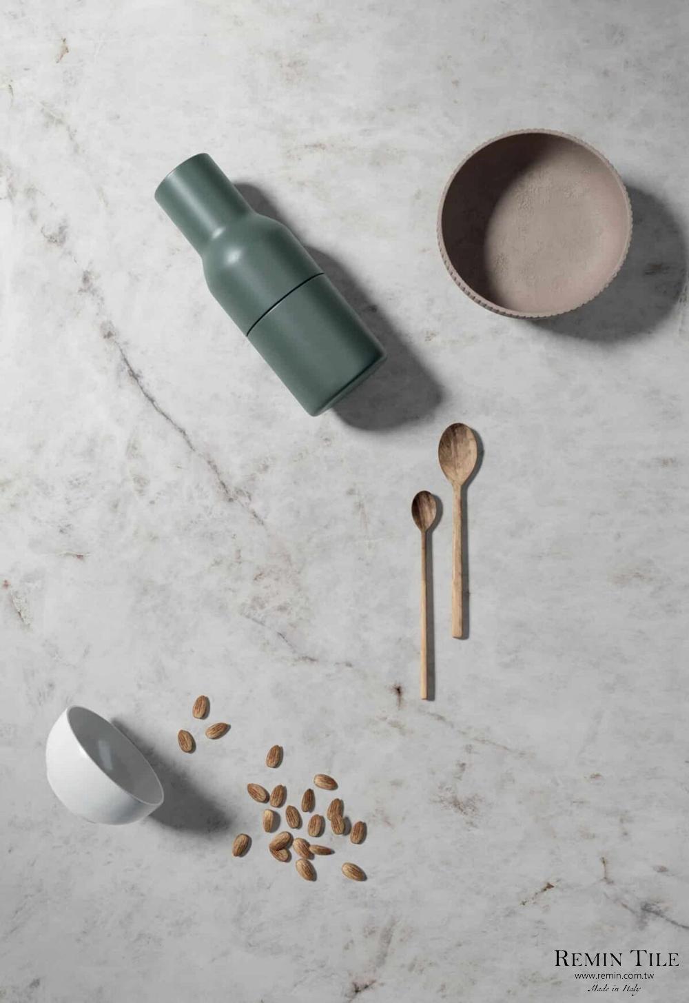 亮面石紋薄大板 森西寶石 120*278 白色 廚房桌面